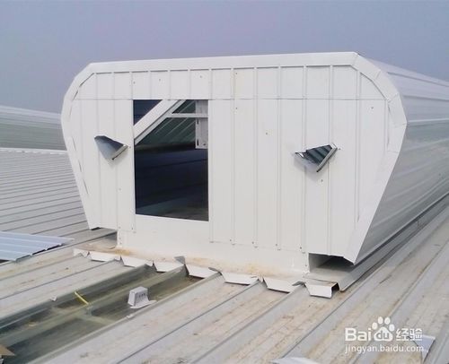 具体措施是在玻璃厂车间的屋顶上安装大风量屋顶通风机,当屋顶通风机